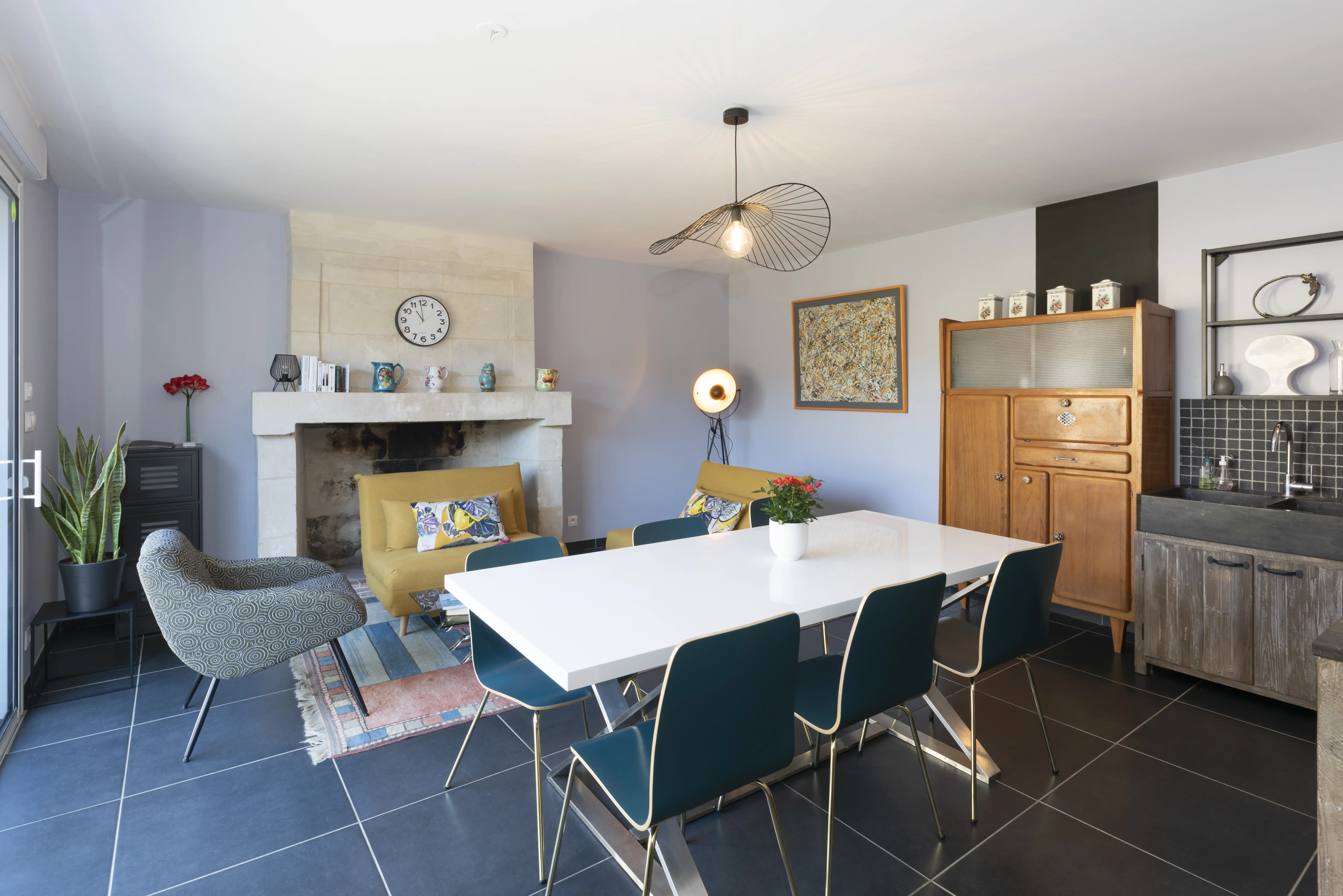 SALLE À MANGER ET SALON DU GÎTE DES HIRONDELLES