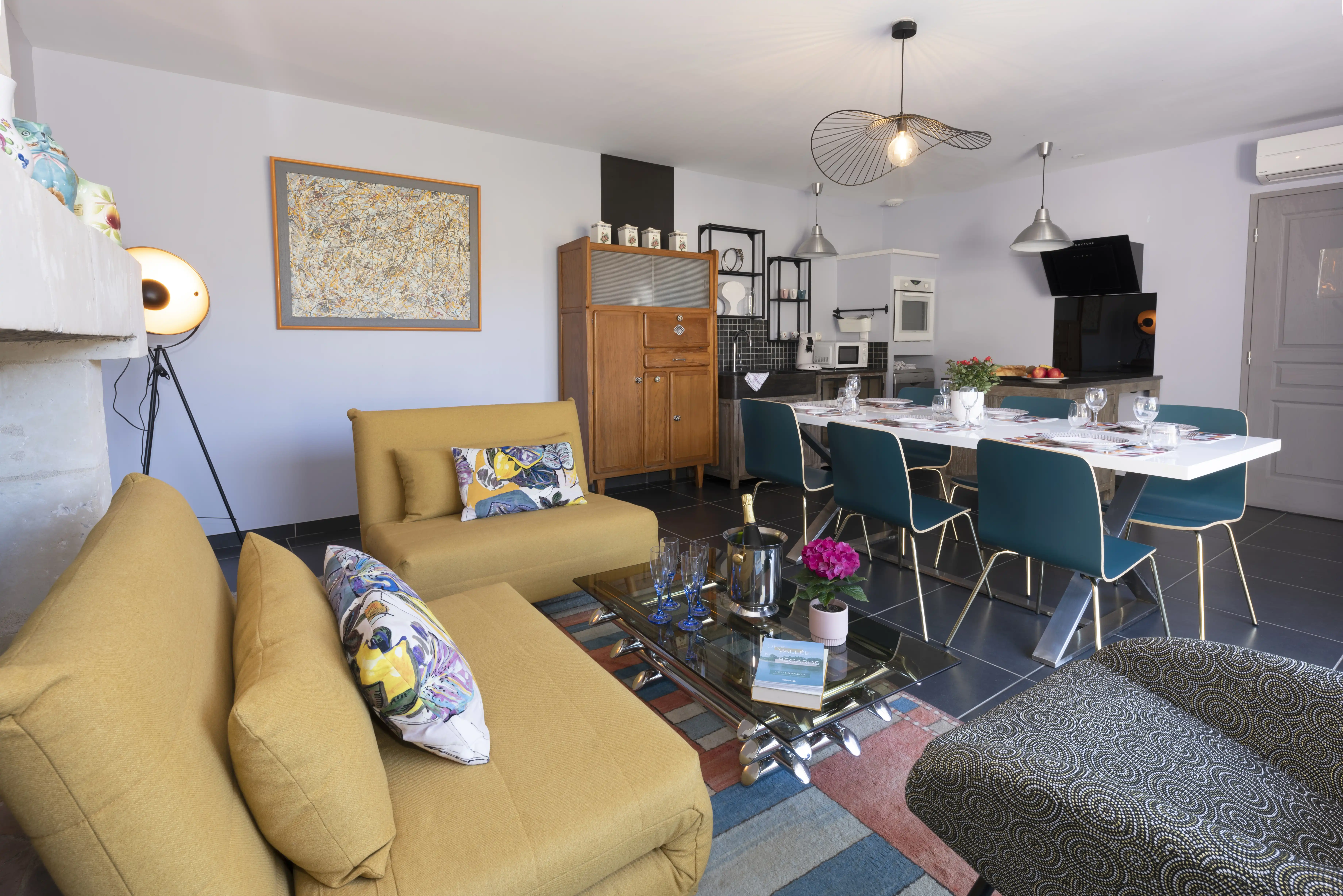 SALON ET SALLE À MANGER DU GÎTES DE HIRONDELLES